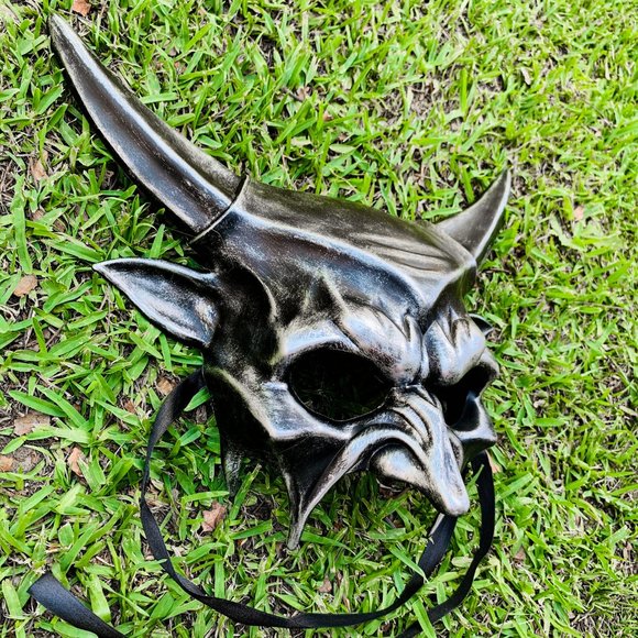 Dark Silver Devil Demon Halloween Party Masquerade Full Face Mask - Picture 3 of 3